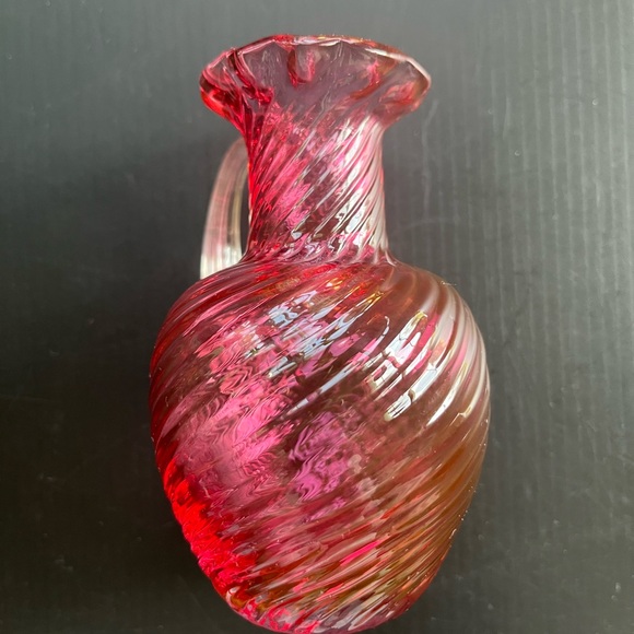 MINI CRANBERRY SWIRL PITCHER WITH CLEAR APPLIED HANDLE VTG MINIMALISM DECOR - Picture 6 of 14